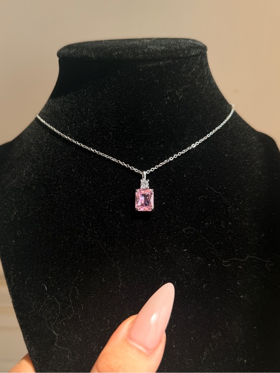 Jewelry - Pink diamond necklace